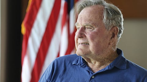 Ya son seis mujeres las que señalan al ex mandatario de tocarlas inapropiadamente (Foto: @GeorgeHWBush)
