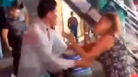 Se aferró a su antojo y no se retiró del puesto (Foto: video captura)