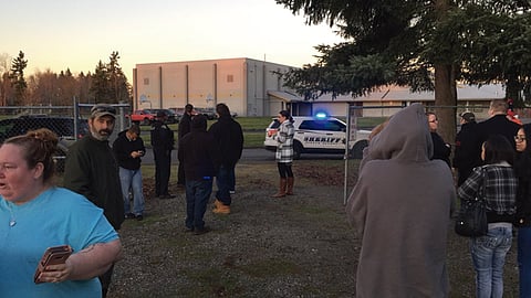 El ataque sucedió a las 14:30 horas cerca de la escuela (Foto: @TerryKIRO7)