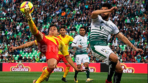Con el santo de espaldas, Monarcas pierde en Torreón
