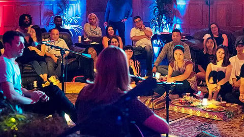 Un concierto íntimo de Airbnb no podrá pasar de los 100 asistentes. (Foto: Airbnb.com)