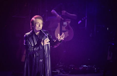 El divo de Linares arribó al escenario del Teatro Morelos poco después de las 8:30 de la noche para recordar con los michoacanos tiempos de amor y dolor con temas selectos de su repertorio (Foto: ACG)