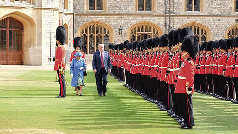 El líder republicano llegó acompañado de su esposa Melania (Foto: @RoyalFamily)

