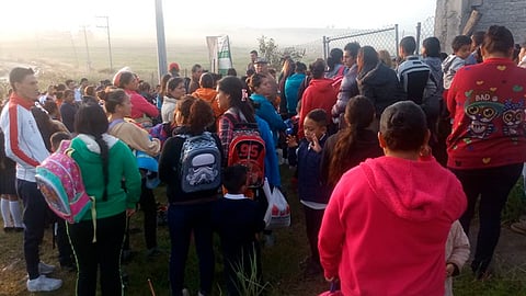 Padres de familia llegaron a un acuerdo con el director de la institución (Foto: Cortesía)