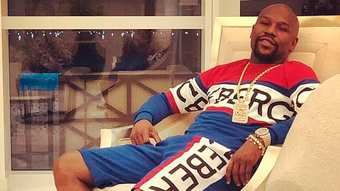 Constantemente presume su dinero (Foto: @FloydMayweather)