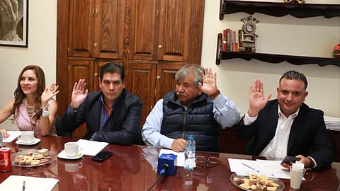El proyecto fue votado en contra por cuatro diputados, entre ellos el presidente de la Comisión de Gobernación, Mario Armando Mendoza Guzmán (Foto: @CongresoMich)