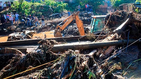 Reciben 73 familias afectadas de Peribán 1 mdp en enseres domésticos