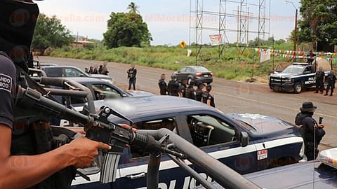 Policías y gatilleros se enfrentan en Zacapu; hay un presunto criminal muerto
