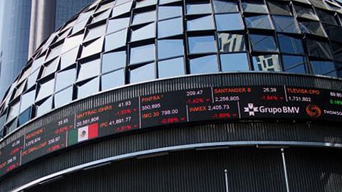 El peso cerró la sesión con una depreciación de 1.48 por ciento (Foto: Archivo)
