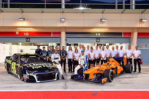 Alonso no rechazó ser piloto de NASCAR en el futuro (Cortesía Twitter: @BAH_Int_Circuit).
