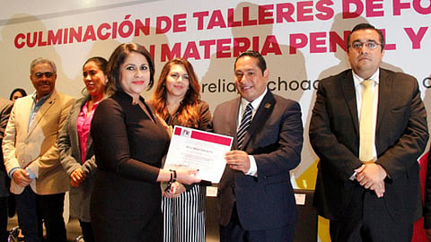El IDPEM, cuenta con 162 Defensores Públicos; 59 de ellos cursan la maestría en Oralidad Penal, 12 más cursan la maestría en Oralidad Familiar, y el 100% se capacita a través del programa de profesionalización interno, mediante la subdirección de Investigación y Capacitación (Foto Cortesía)