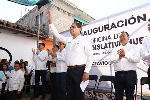 El gobernador expuso que se han registrado casos en los que los receptores de Rentas se ausentan de sus oficinas hasta por 15 días (Foto: Cortesía)