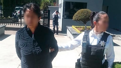 Arrestan a madrastra en escuela por golpear a menor, en Morelia