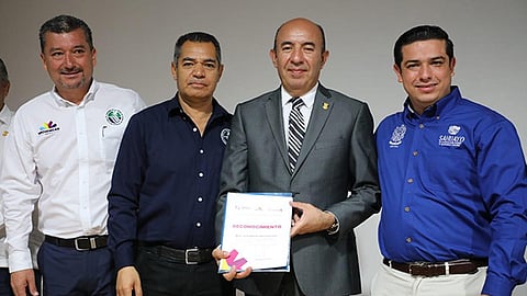 Alberto Frutis Solís, secretario de Educación, se reunió con autoridades municipales y académicas de la región de la Ciénega (Foto Cortesía)