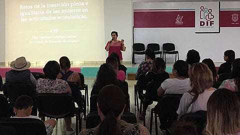 Josefina Cendejas expuso la desigualdad económica y laboral en la que aún se mantienen las mujeres en el país y resaltó la deuda que tiene México con ellas en el reconocimiento de ambas actividades (Foto Cortesía)