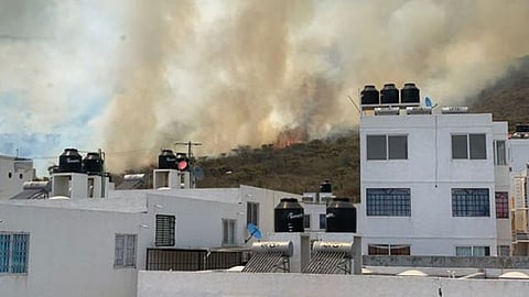 Ya hay personal desplegado para realizar las acciones para mitigar el fuego (Foto: Sharhi Hernández)