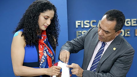 El titular de la FGE, Adrián López Solís apeló a la generosidad de las personas, para aportar y coadyuvar a que la Cruz Roja pueda seguir ayudando a quienes más lo necesitan (Foto Cortesía)