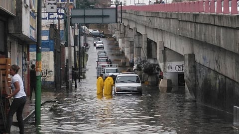 Elementos de Protección Civil se encuentran cerrando el paso vehicular (Foto: Cortesía)