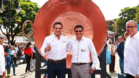 Entrega la carretera Santa Clara-Iramuco-Turián Alto, que tuvo una inversión de 29 millones de pesos (Foto: Twitter/@Silvano_A)