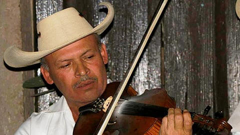 Serafín Ibarra se cultivó en un ambiente de grandes músicos como su padre, Daniel Ibarra Barajas, sus abuelos, tíos abuelos y el músico Juan Reynoso (Foto: FB/
Los Carácuaros de Serafín Ibarra)