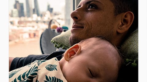 La tierna foto la compartió el jugador en sus redes sociales (Foto: @ch14_)