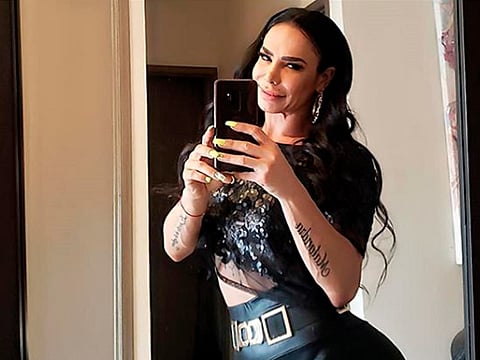 Lis Vega hace rutina de ejercicio sin tanga