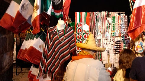La Cerrada de San Agustín en el Centro Histórico donde se instaló la tradicional verbena popular por el 15 de septiembre (Foto: Guadalupe Martínez)