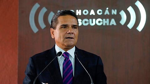 Pese a las campañas negativas de algunos "oportunistas" y "mezquinos" para desacreditar a su gobierno en materia educativa, su gobierno ha avanzado en mejorar los indicadores (Foto: @Silvano_A)