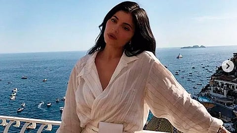 Agregó que Kris Jenner acudió a París para supervisar el show de Kyle con Bailman (Foto: @kyliejenner)