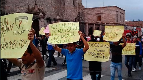 Los manifestantes exigieron mayores oportunidades educativas para los hijos de la clase trabajadora (Foto: RED 113)