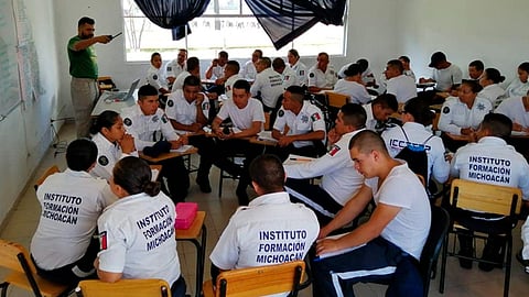 El titular del instituto comentó que sólo está a la espera de que el secretario de Seguridad otorgue las becas (Foto Facebook: Antonio Bernal Bustamante)