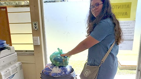 Fueron aproximadamente 20 kilogramos de tapas las que entregó el departamento a la asociación (Foto Cortesía) 