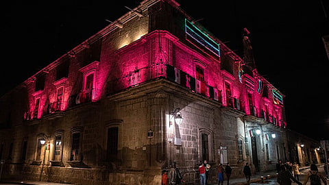 Se iluminarán Palacio Municipal, Obelisco a Lázaro Cárdenas, las Tarascas, las Estelas de la Constitución, entre otras oficinas municipales (Foto Cortesía) 