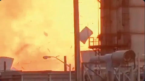 La primera explosión ocurrió a las 01:00 horas en la planta del grupo TPC (Foto: captura de video)