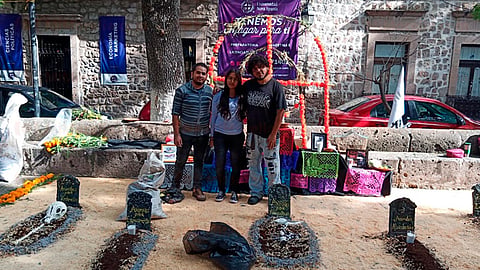 En el Centro Histórico, alumnos de diversas instituciones particulares y asociaciones civiles elaboraron altares tradicionales (Foto: Fátima Miranda)
