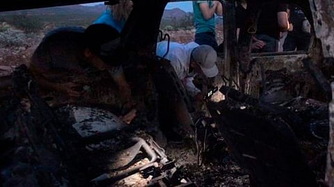 Una de las camionetas fue incendiada (Foto: @l4nd3t4)