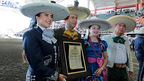 El reconocimiento por su aportación al deporte nacional (Foto: cortesía)
