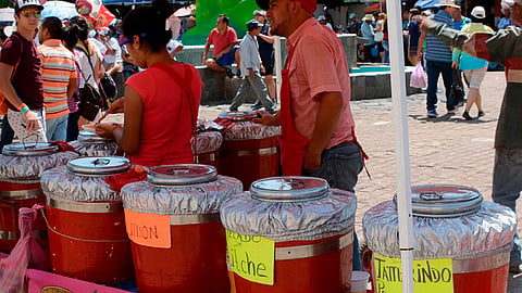 En México en el 2018 el 56.7% de la población en condiciones de informalidad produjo el 22.5% del Producto Interno Bruto (Foto Twitter: @INEGI_INFORMA)