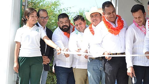 Con la entrega del centro de Tepalcatepec, se suman los tres órdenes de gobierno esfuerzos por el bienestar de Michoacán (Foto Cortesía)  
