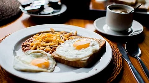 Los huevos, especialmente la yema, son una fuente importante de colesterol en la dieta (Foto: Pixabay)