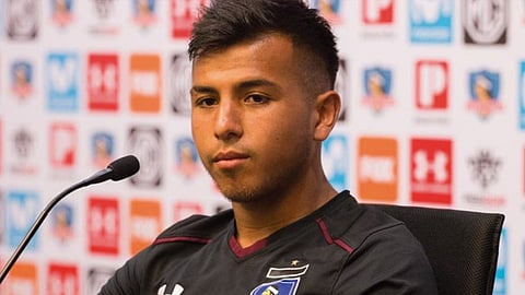 José Aguilera salió del lugar para dirigirse a un nosocomio para recibir atención médica  (Foto: Twitter @CSDColoColo)