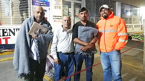 Se realizan recorridos para la entrega de cobijas a personas en situación de calle (Foto Cortesía) 