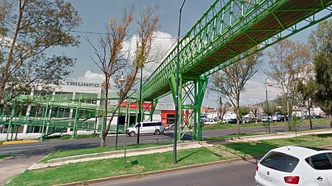 Realizarán dictamen para decidir si se retiran tres puentes peatonales que tienen comprometida su estructura (Foto: ilustrativa/Google Maps)