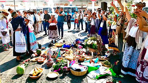 Hubo estampas musicales a cargo de la Escuela Secundaria Técnica Intercultural de la comunidad indígena de Santa Fe de la Laguna (Foto Cortesía) 