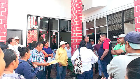 Seguirán luchando y exigiendo a las autoridades cumplan con la palabra que empeñaron al pueblo (Foto Cortesía)  