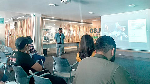 El artista gráfico Julio César Ávalos, destacó la importancia de aspectos como el diseño gráfico, las redes sociales (Foto Cortesía) 