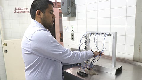 Érick Martínez Medel, alumno de Ingeniería Mecánica es quien realiza el proyecto (Foto Cortesía) 