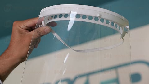 El uso de mascarillas faciales es de vital importancia para proteger a los trabajadores de la salud y reducir el riesgo de que pacientes diseminen la enfermedad (Foto: Fernando Martínez)