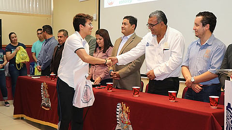 Carlos Escudero reiteró el compromiso de la institución de contar con los mejores estudiantes de nivel profesional (Foto Cortesía) 