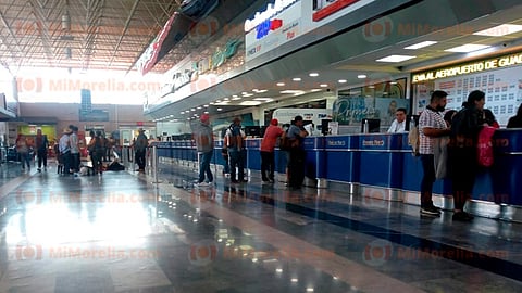 Son 800 salidas las que están programadas todos los días a destinos locales nacionales y hacia algunas ciudades de Estados Unidos, sin embargo, hasta el momento ninguna se ha suspendido (Foto: Sayra Casillas)